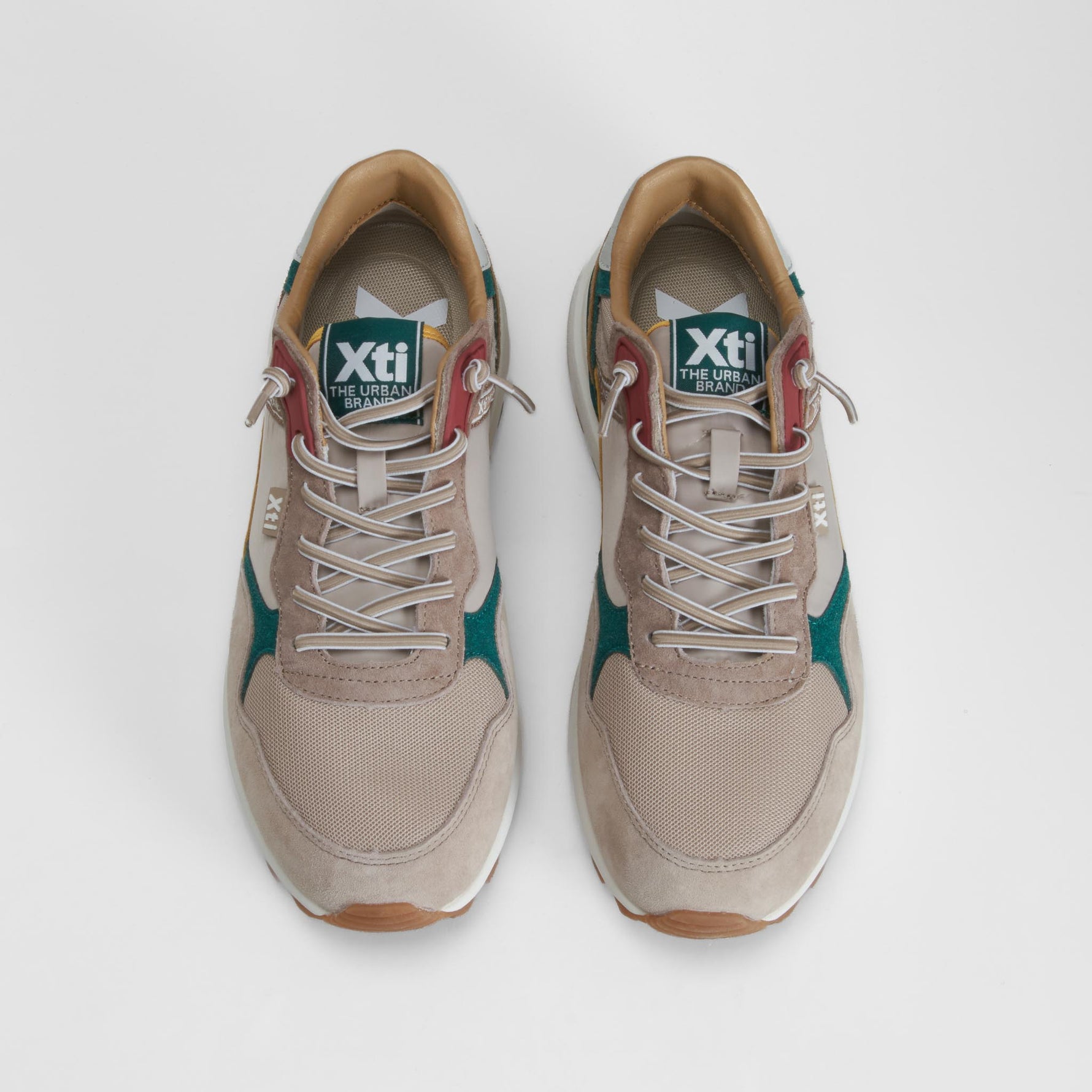 Zapatilla deportiva jogger beige XTI