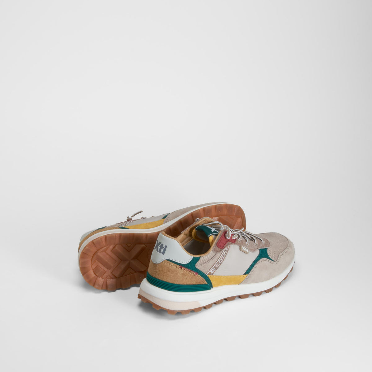 Zapatilla deportiva jogger beige XTI