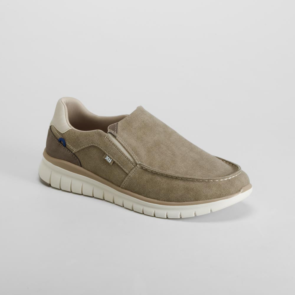 Mocasín slip on beige XTI