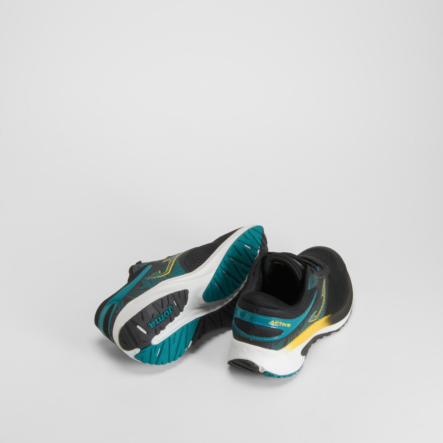 Zapatilla deportiva Active 2601 negra moderna JOMA