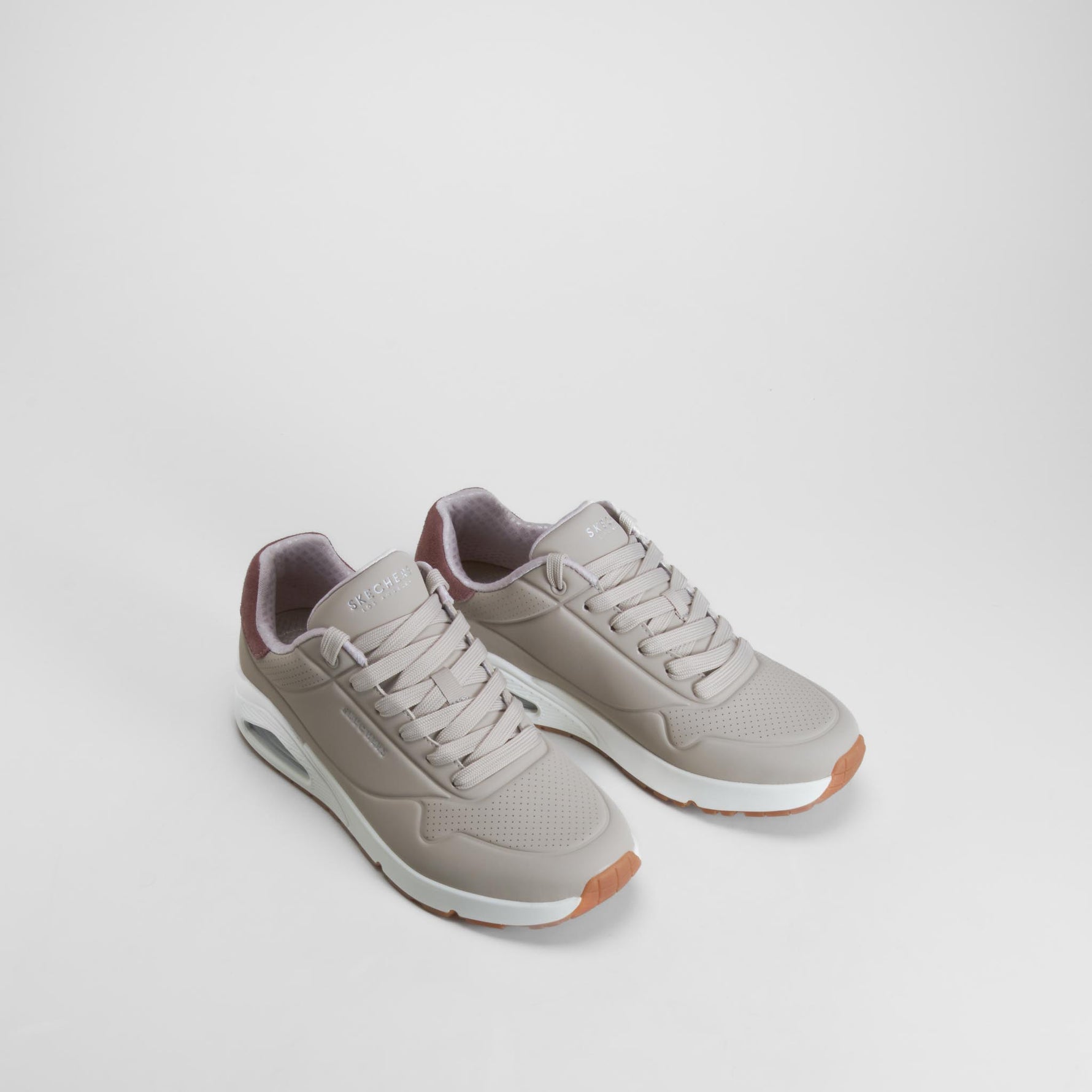 Zapatilla deportiva UNO beige cordones SKECHERS