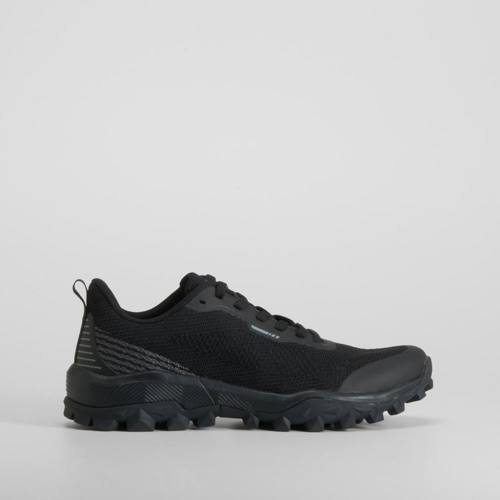 Deportivo trekking cordones negra UTWO
