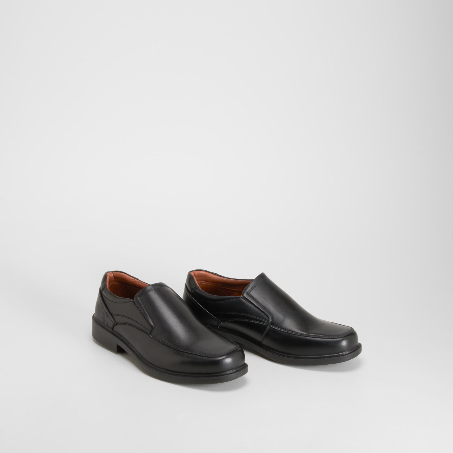 Zapato slip on vestir negro piel COMFEET