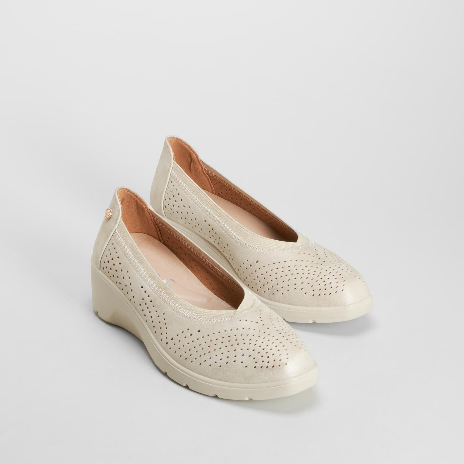 Bailarina cuña perforada confort beige MYSOFT