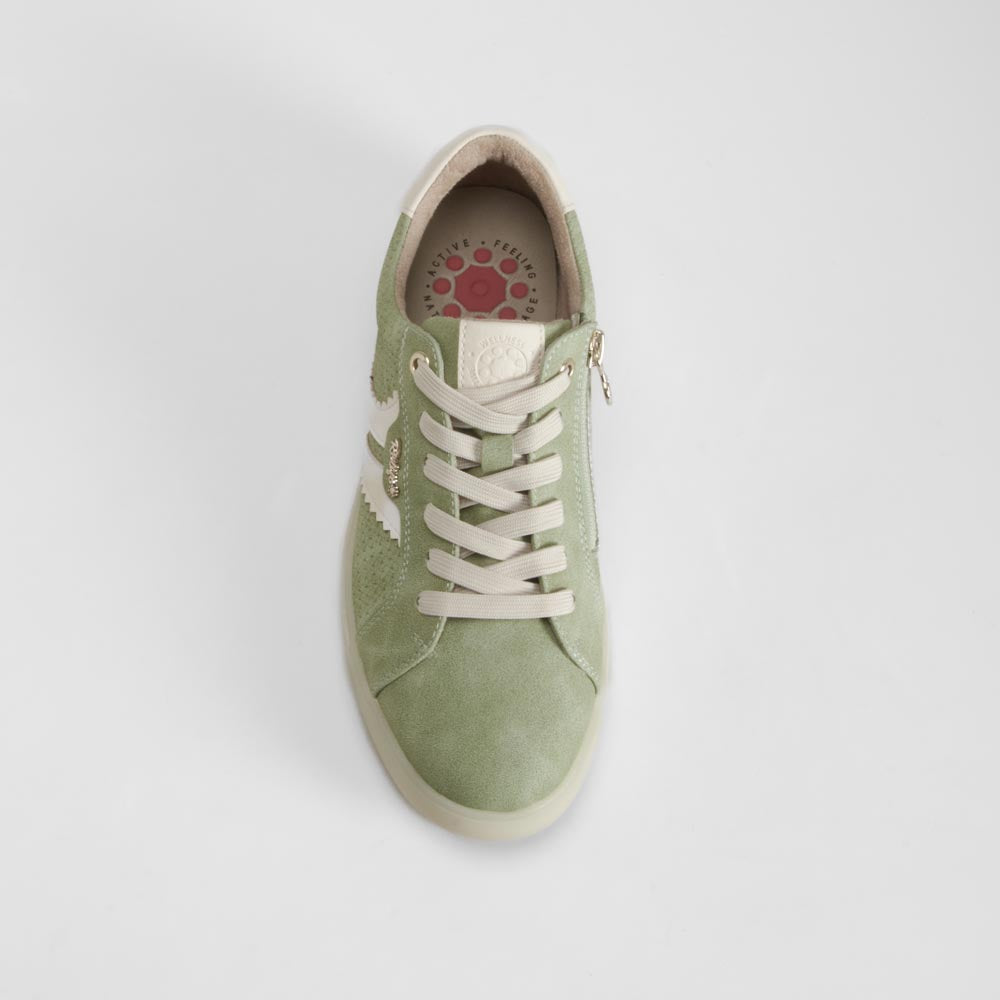 Deportiva verde con detalles blancos RELIFE