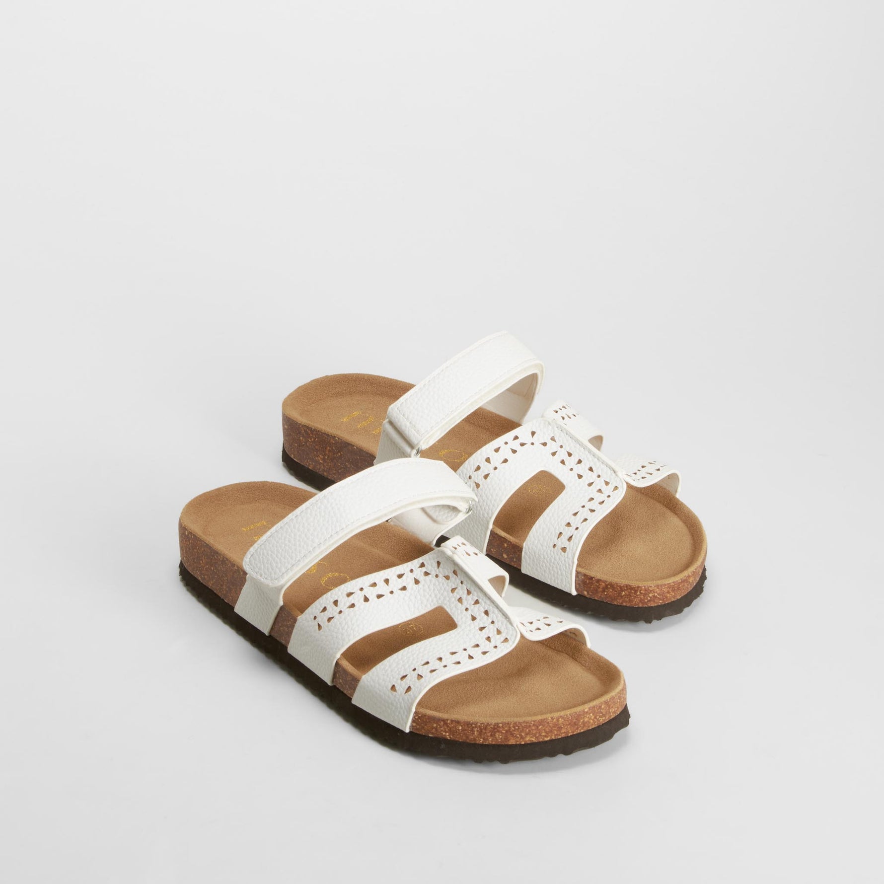 Sandalia bio tachas blanca MYSOFT
