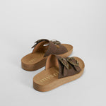 Sandalia bio hebillas tachas marrón MYSOFT