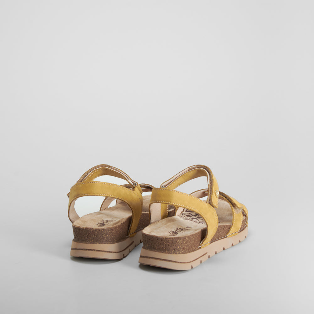 Sandalia cuña piel amarilla WALK AND FLY