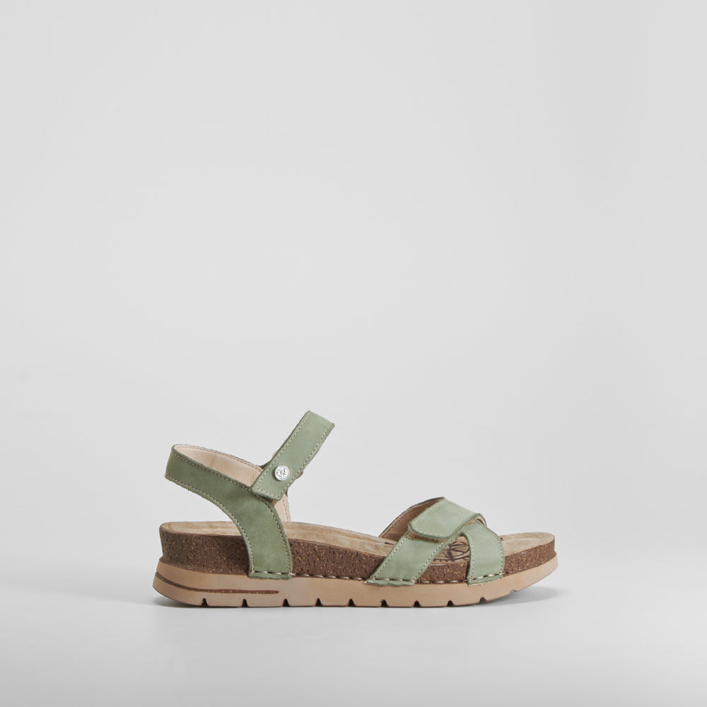 Sandalia cuña piel verde WALK AND FLY