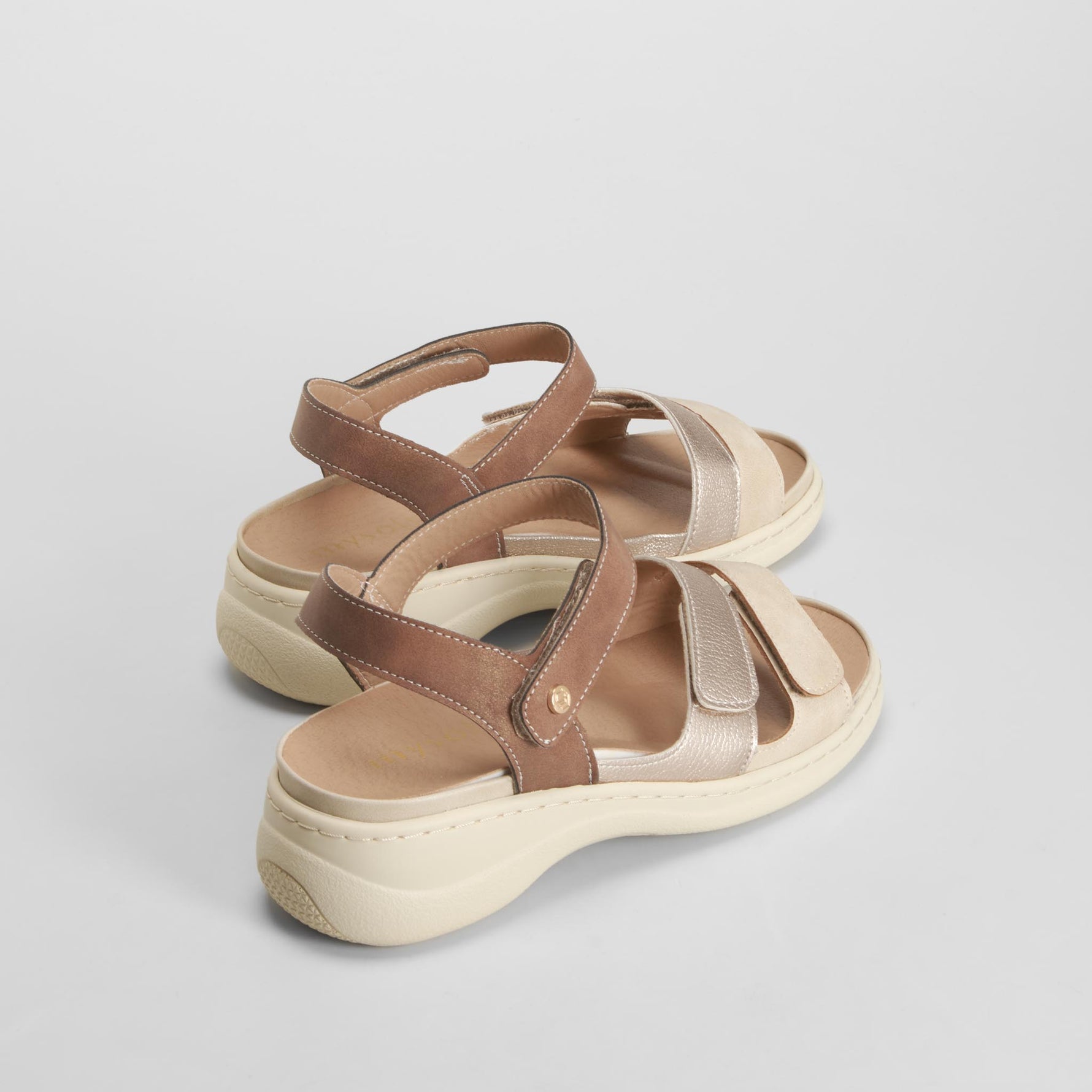 Sandalia cuña tiras beige MYSOFT