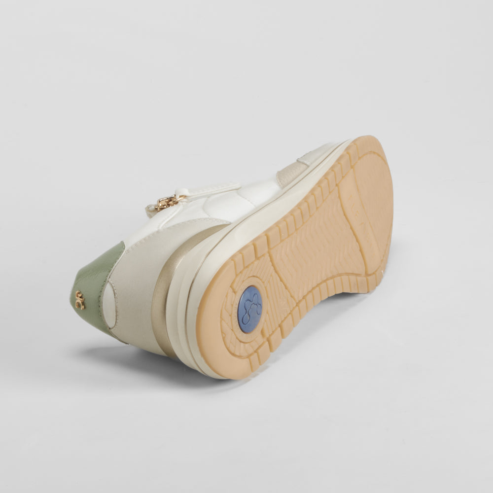 Zapatilla beige con cremallera lateral COMFEET