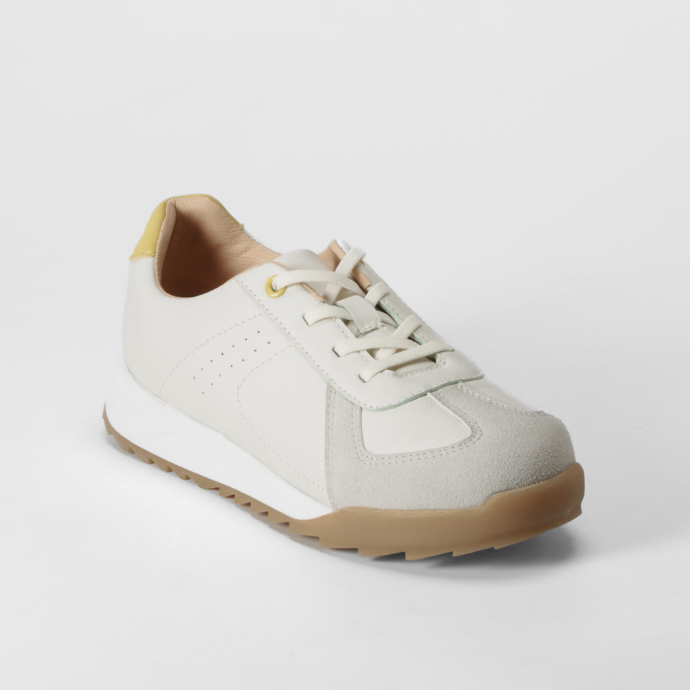 Sneaker cordón beige COMFEET