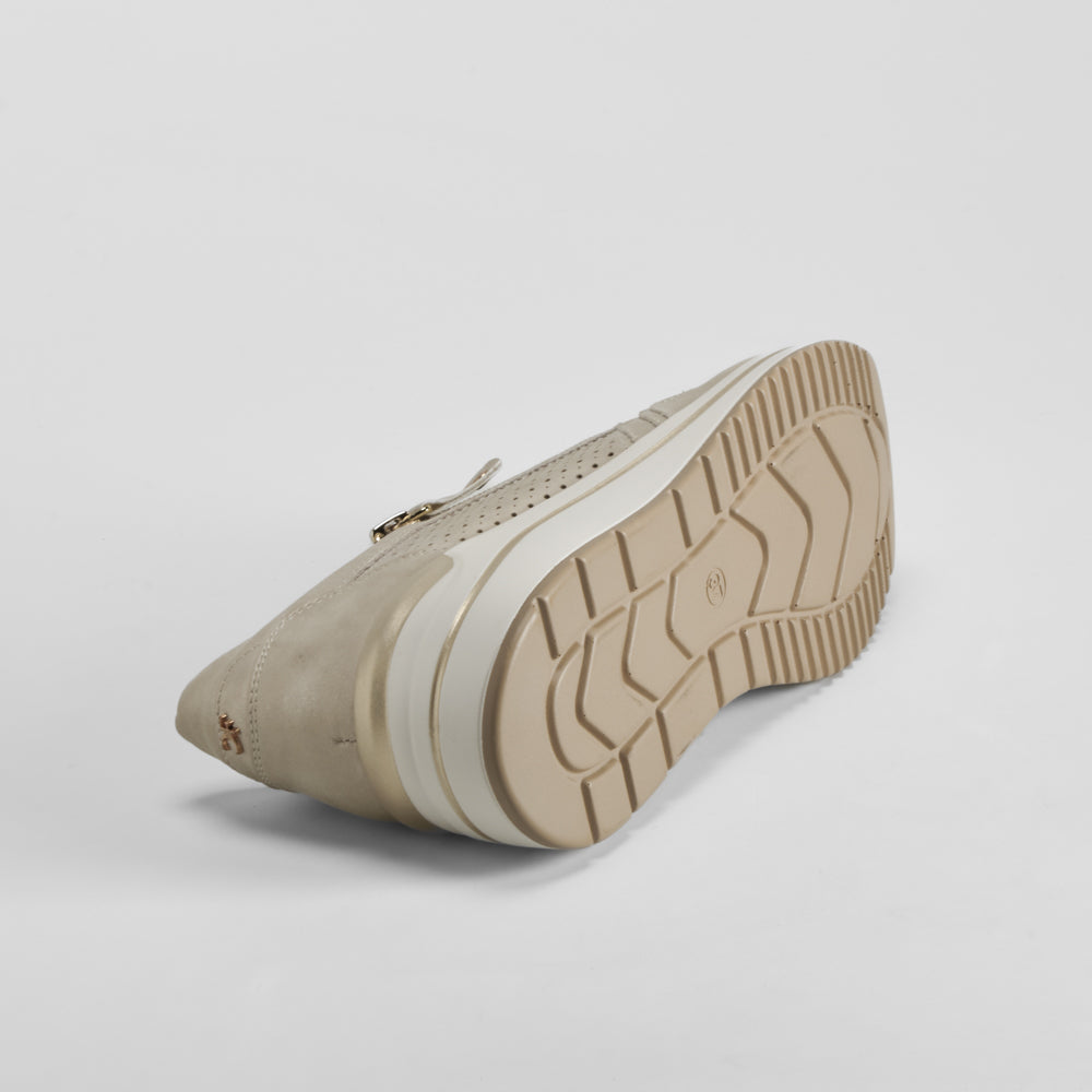Sneaker perfos oro COMFEET