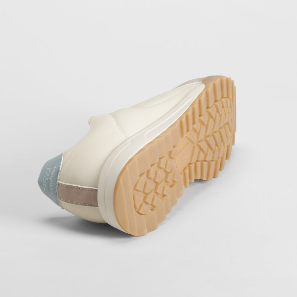 Sneaker cordón multicolor COMFEET