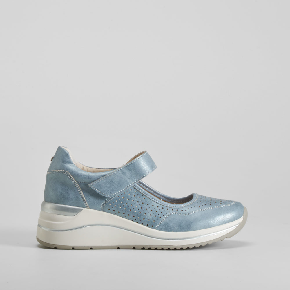 Zapato merceditas de cuña azul COMFEET