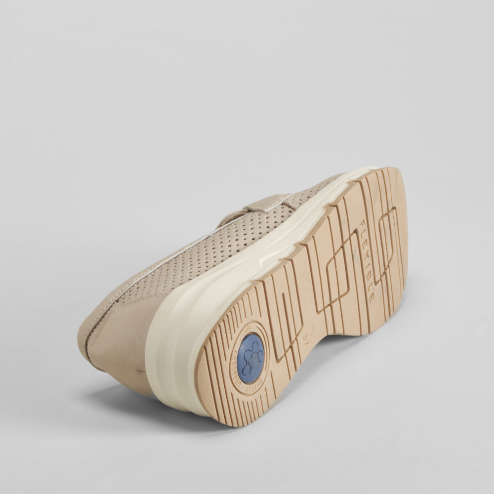 Mocasín cuña confort beige COMFEET