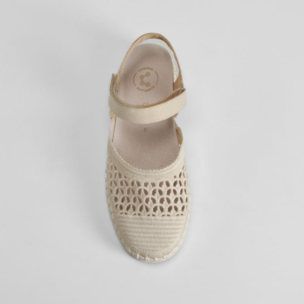 Merceditas destalonada calada beige COMFEET