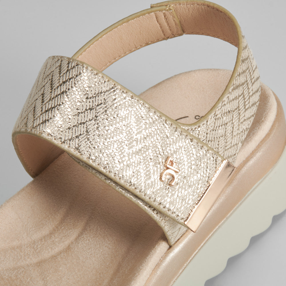 Sandalia cierre doble velcro oro COMFEET