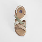 Sandalia cuña tiras y hebilla multicolor COMFEET