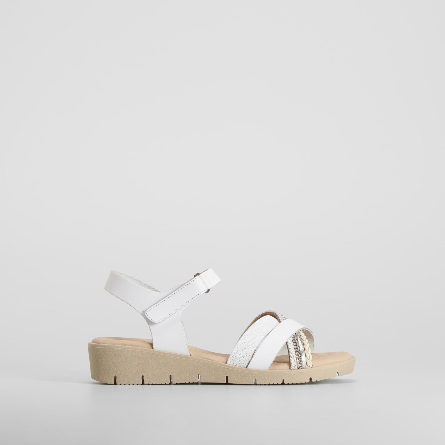 Sandalia cuña baja piel blanca COMFEET