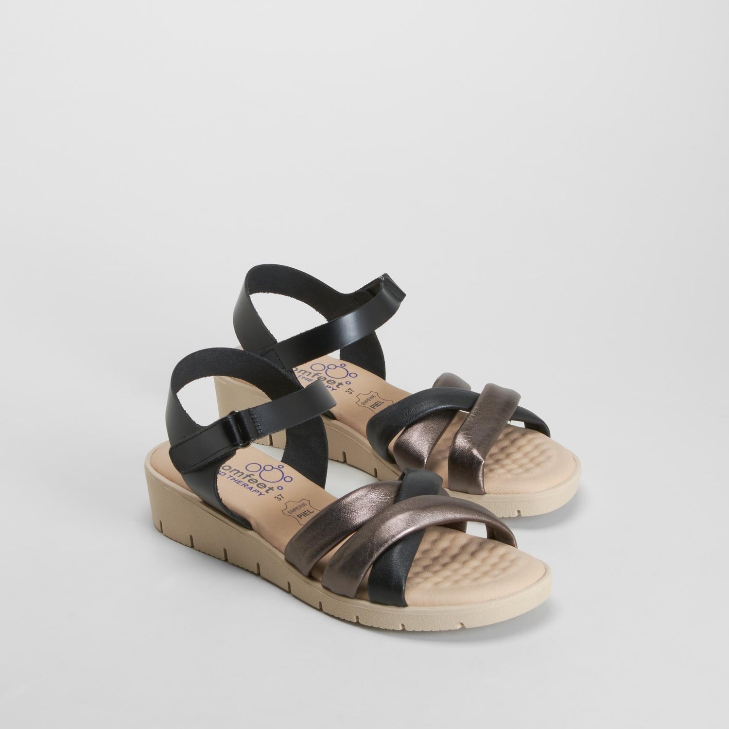 Sandalia cuña baja piel tiras negra COMFEET