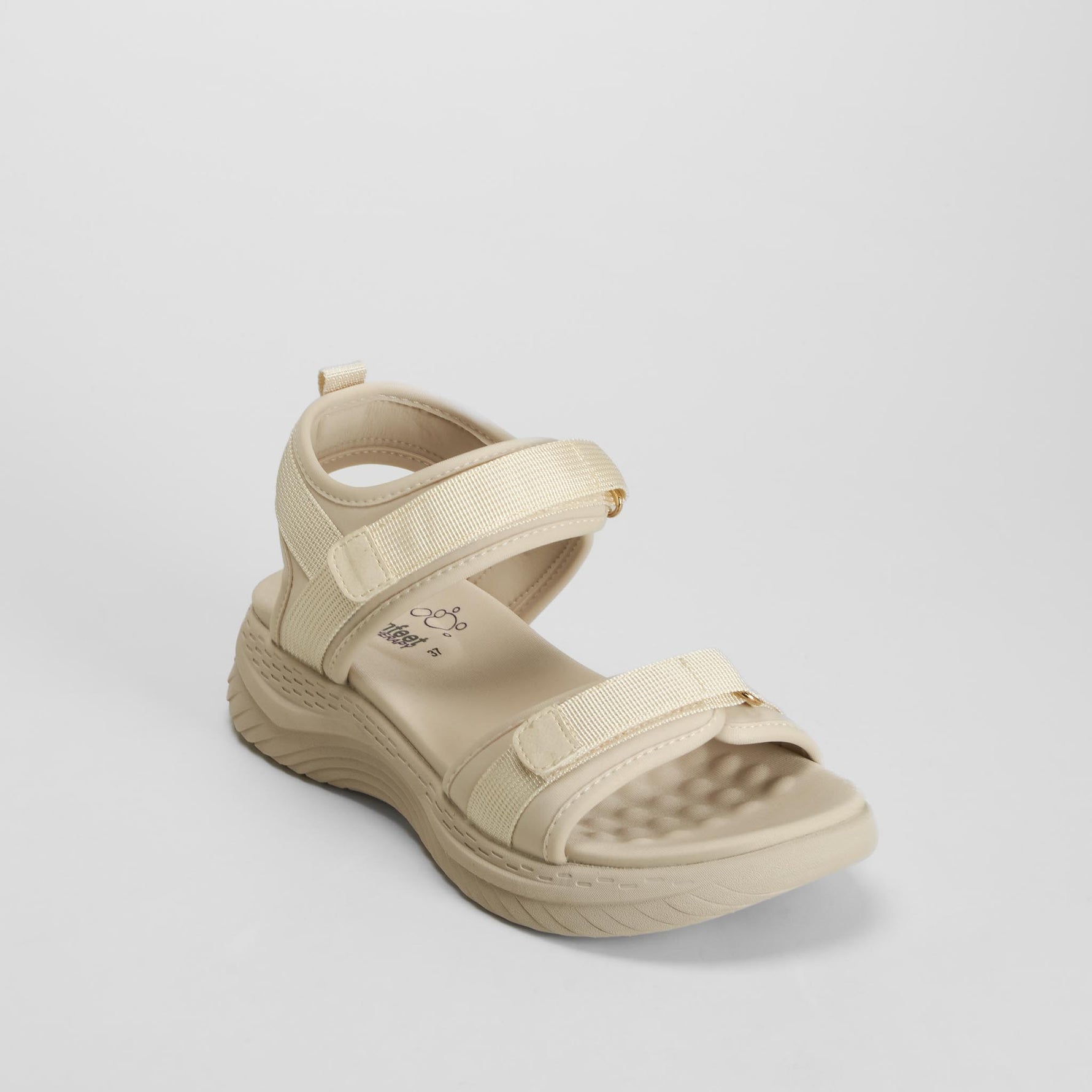 Sandalia con velcro beige COMFEET