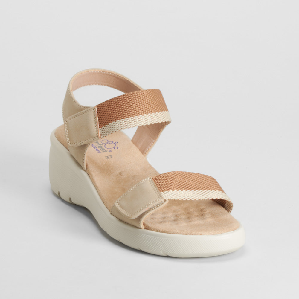 Sandalia cuña cómoda marrón COMFEET