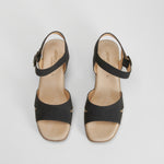 Sandalia cuña yute tiras negra COMFEET