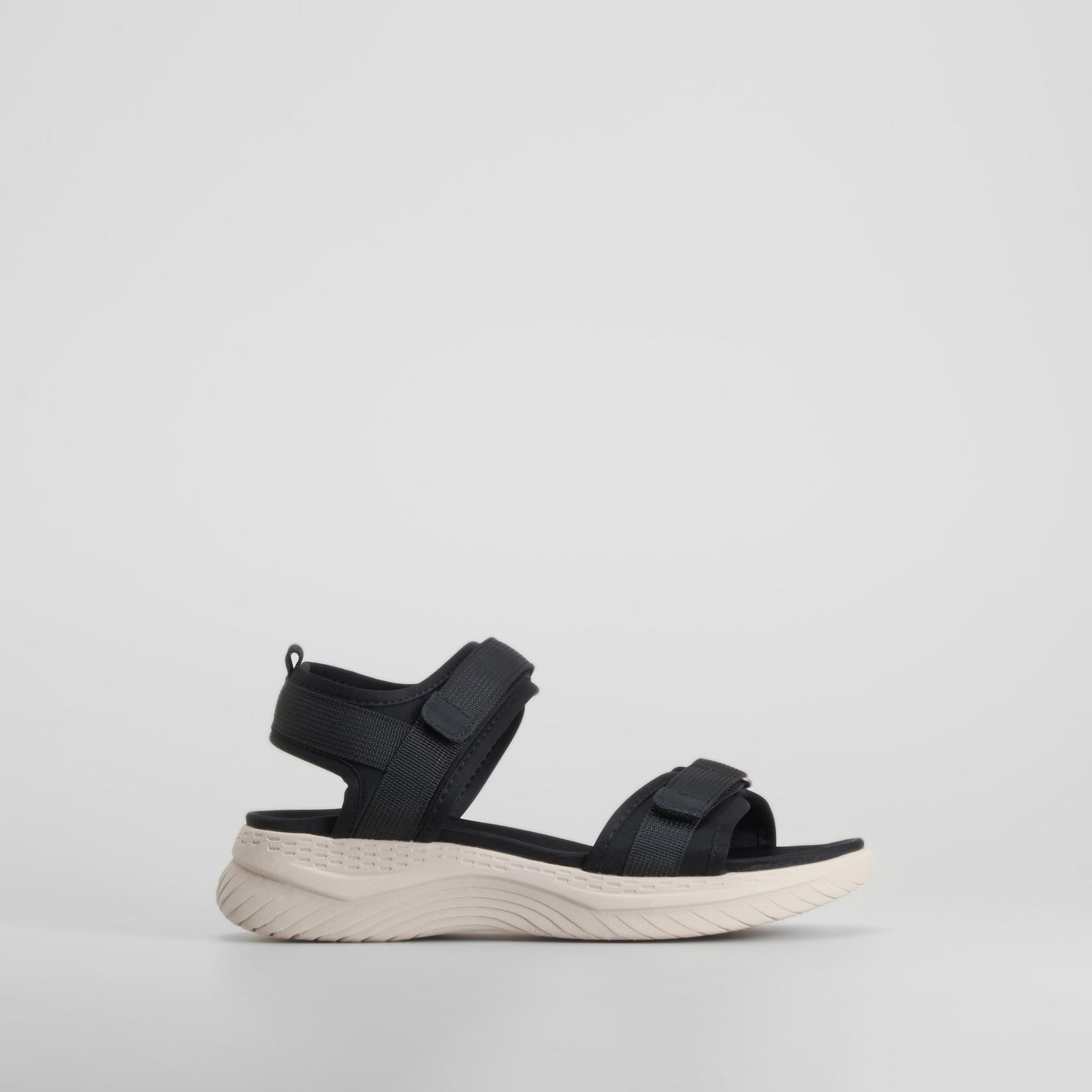 Sandalia tiras velcro negra COMFEET