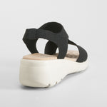 Sandalia cuña negra COMFEET