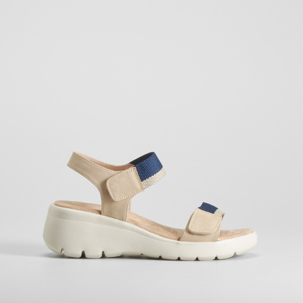 Sandalia cuña cinta bicolor azul COMFEET