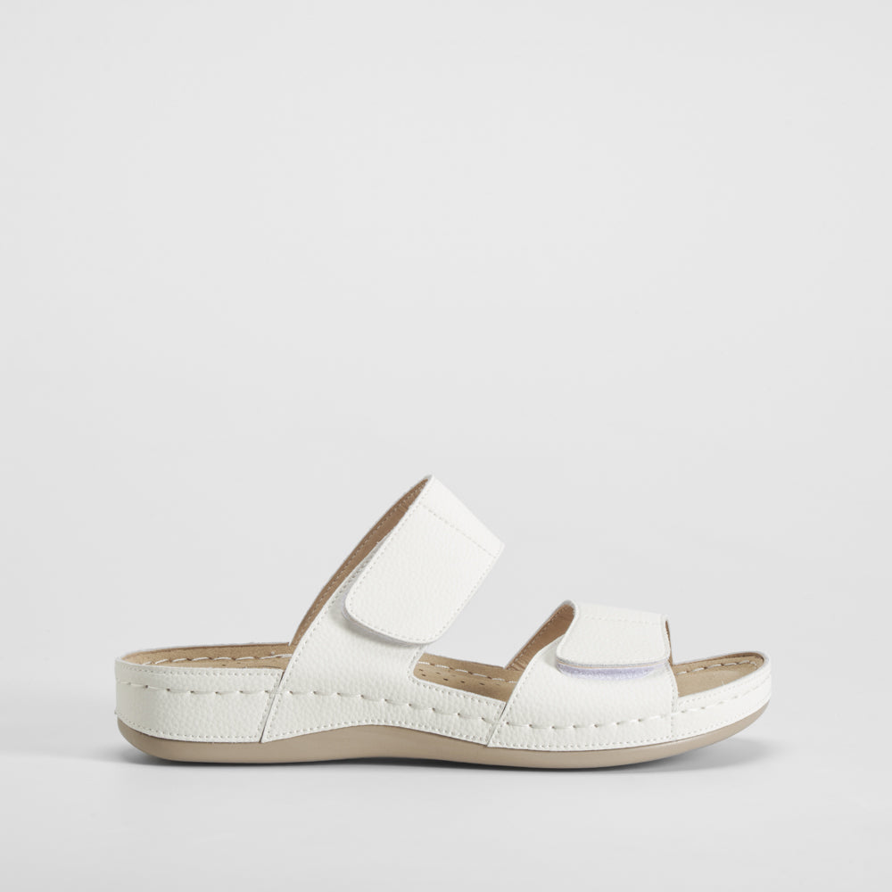 Sandalia plana confort piel blanca COMFEET