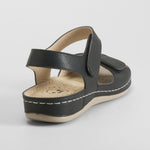 Sandalia de piel con velcros negra COMFEET