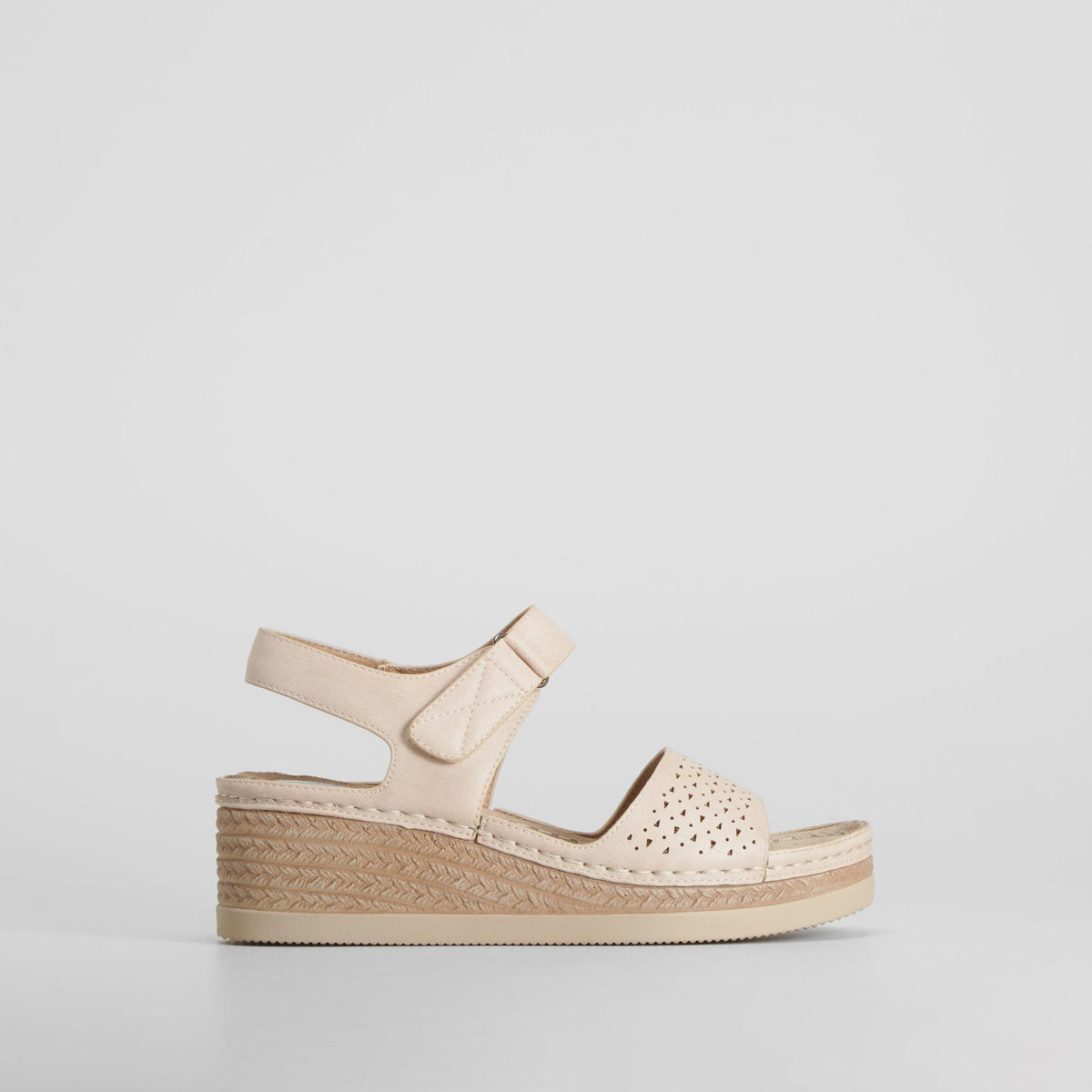 Sandalia cuña perforada beige COMFEET