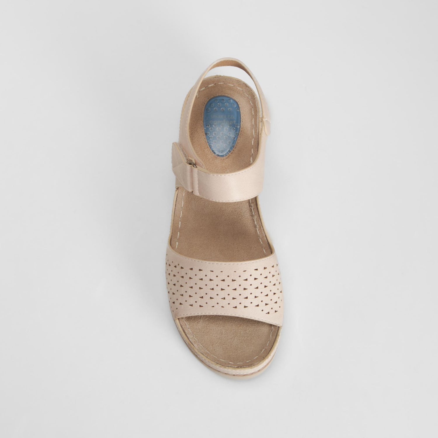 Sandalia cuña perforada beige COMFEET