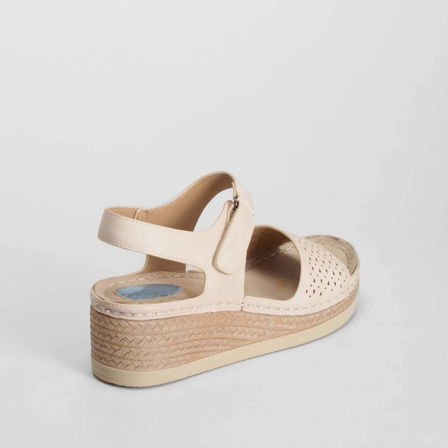 Sandalia cuña perforada beige COMFEET