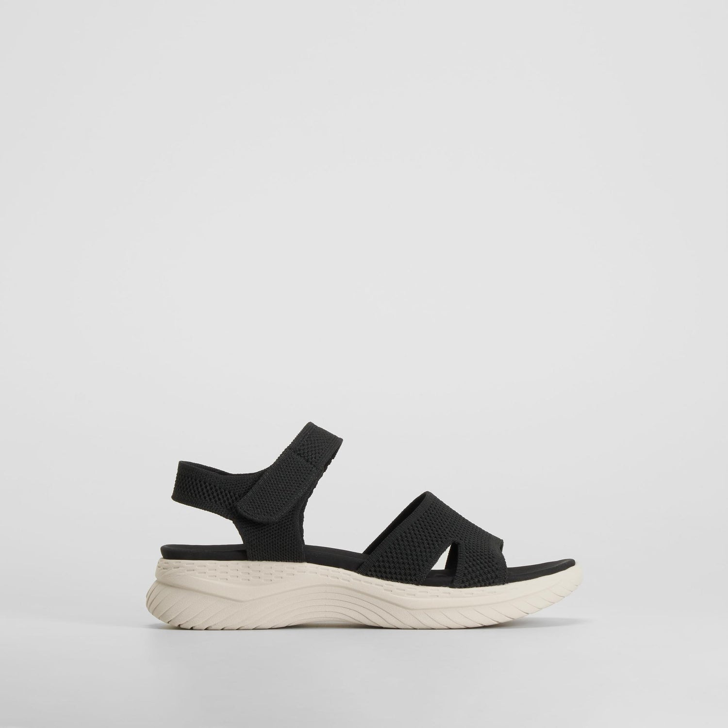 Sandalia plana negra COMFEET