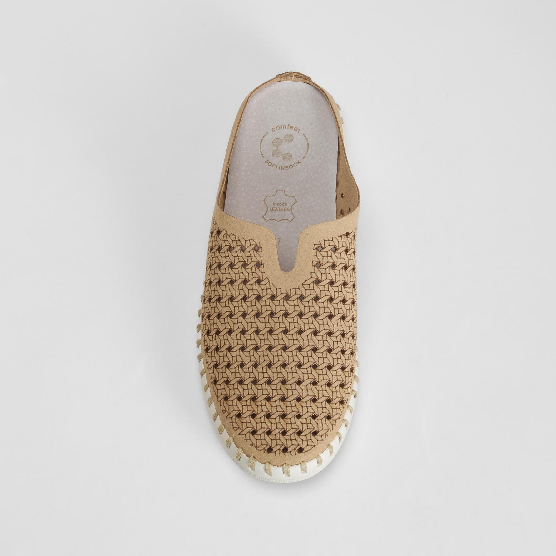 Zueco con diseño calado beige COMFEET