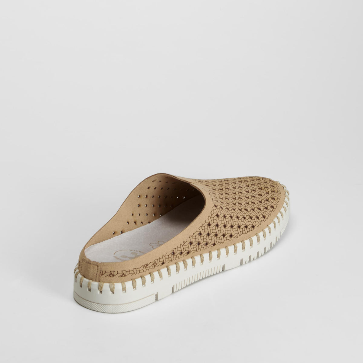 Zueco con diseño calado beige COMFEET