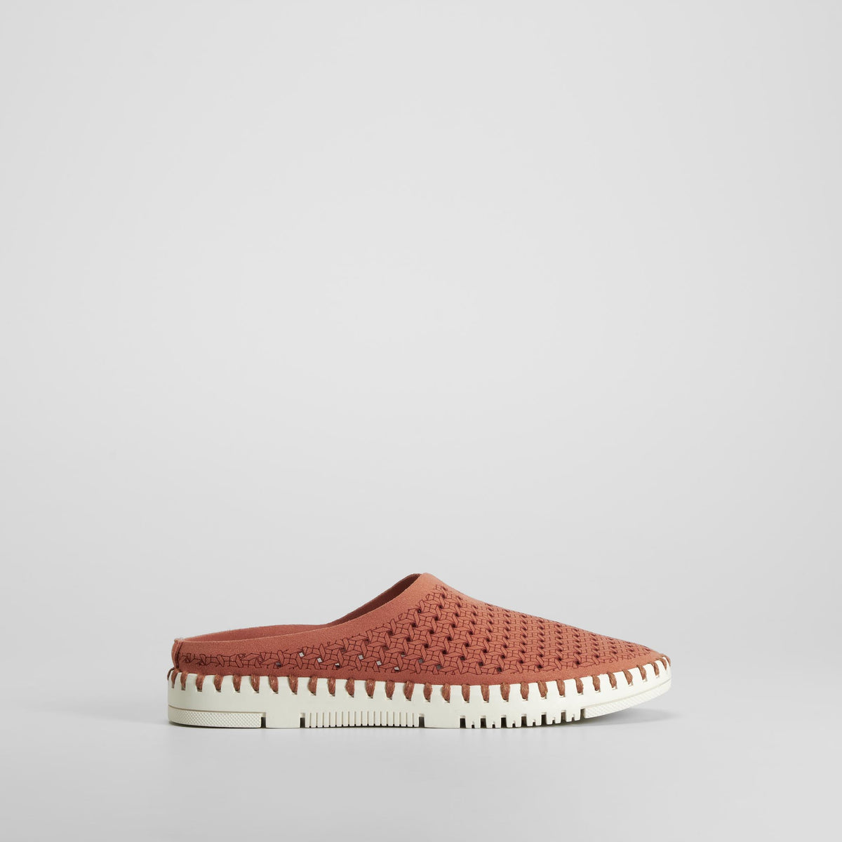 Zueco con diseño calado rojo COMFEET