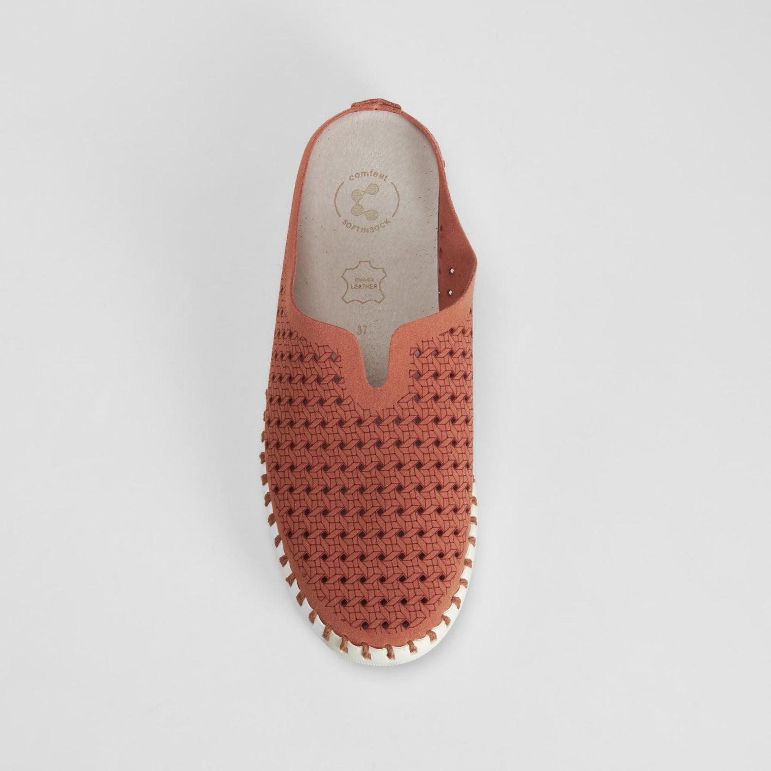 Zueco con diseño calado rojo COMFEET