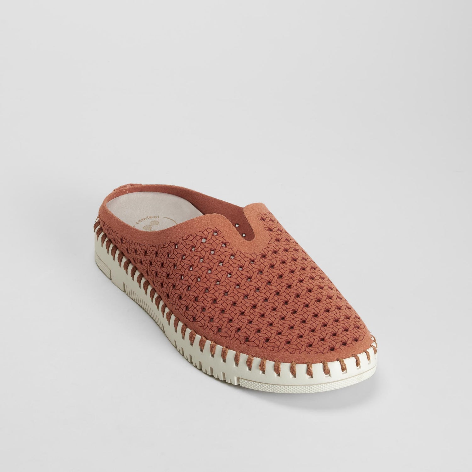 Zueco con diseño calado rojo COMFEET