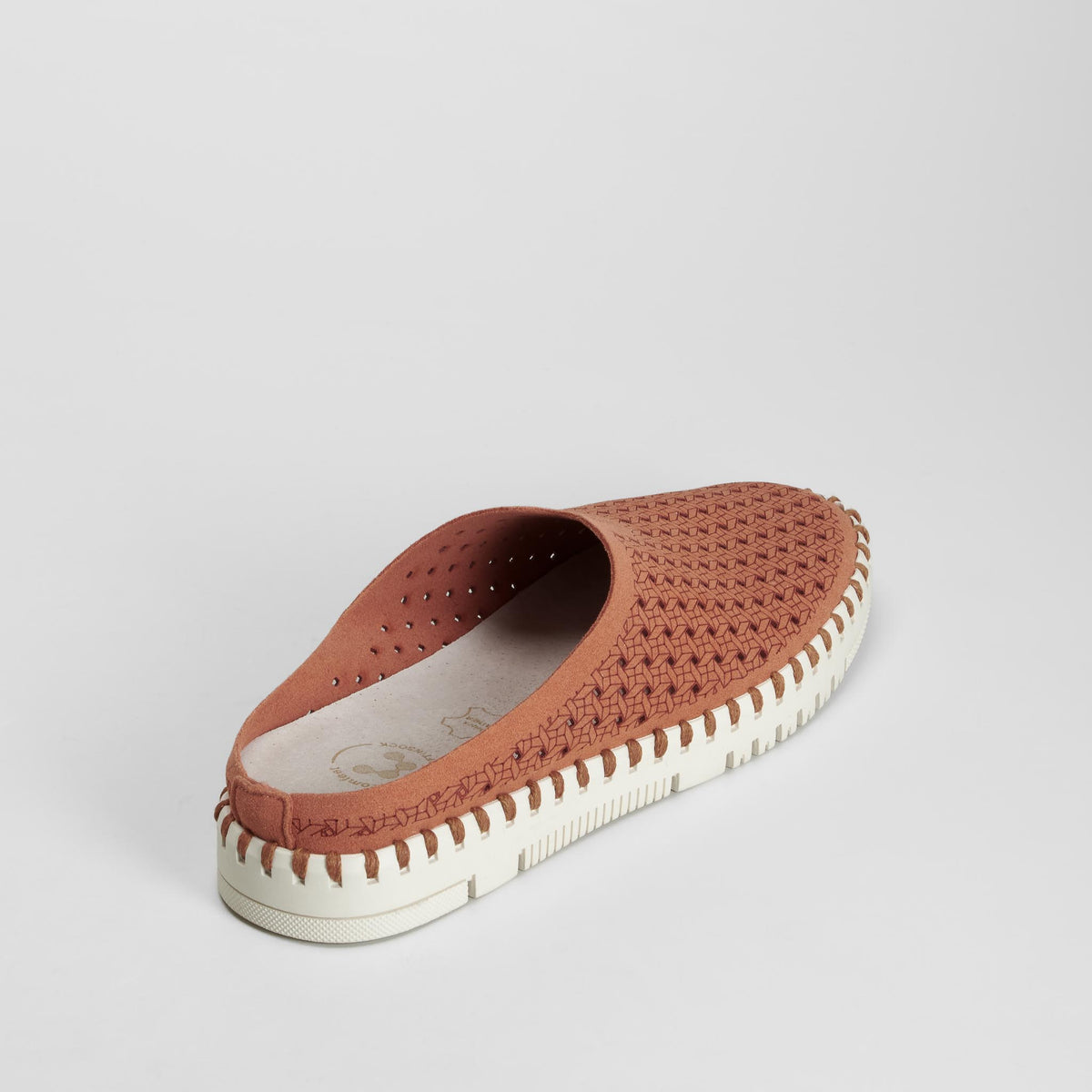 Zueco con diseño calado rojo COMFEET