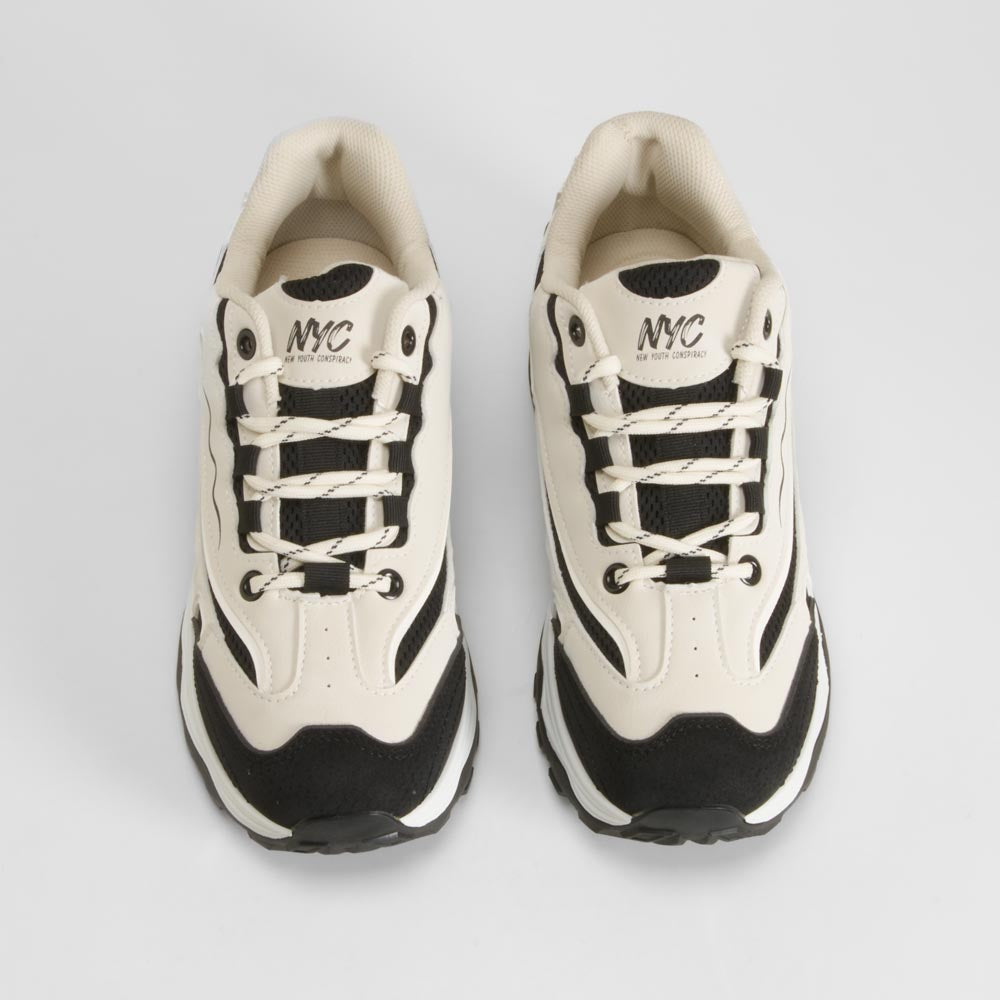 Zapatilla deportiva blanca y negra NYC