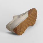 Sneaker beige con suela marrón NYC