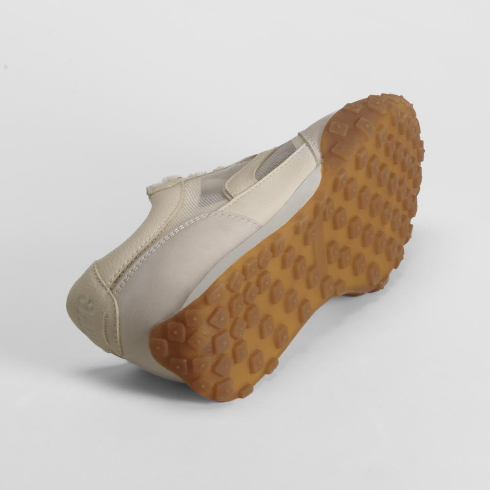 Sneaker beige con suela marrón NYC