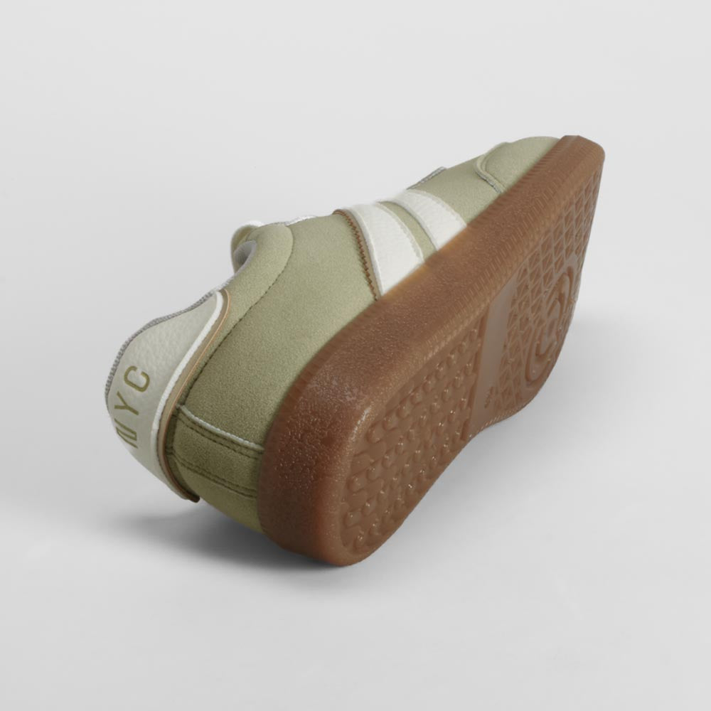 Sneaker verde suela caramelo NYC