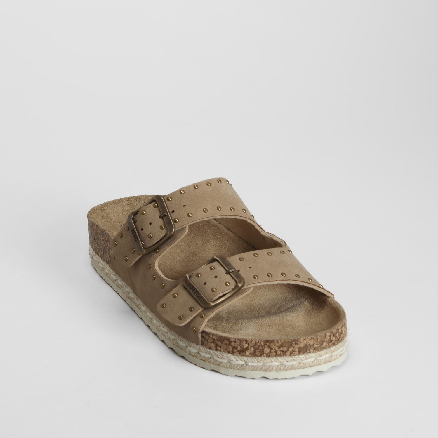 Sandalia bio con tachas y hebillas beige NYC