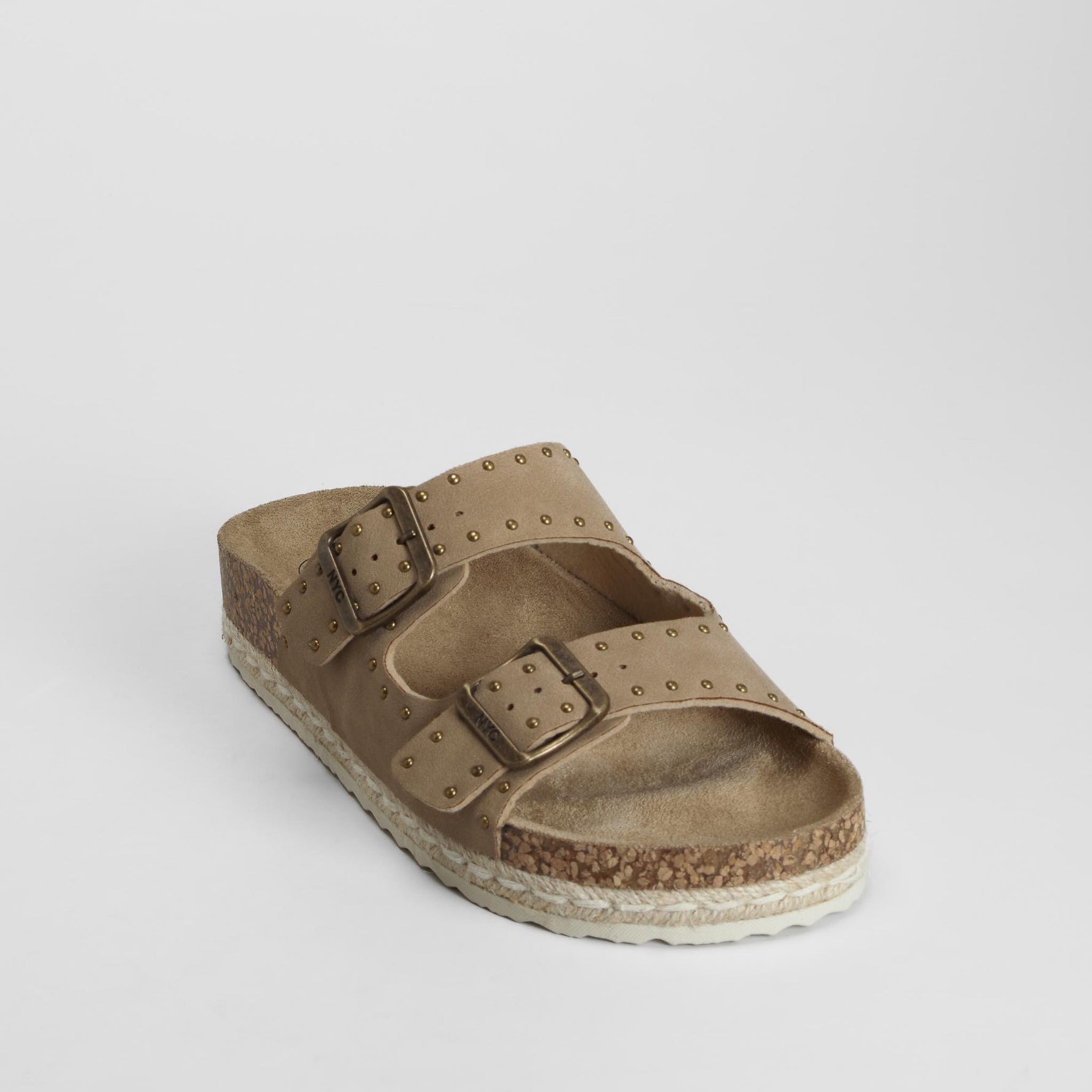 Sandalia bio con tachas y hebillas beige NYC