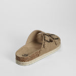 Sandalia bio con tachas y hebillas beige NYC